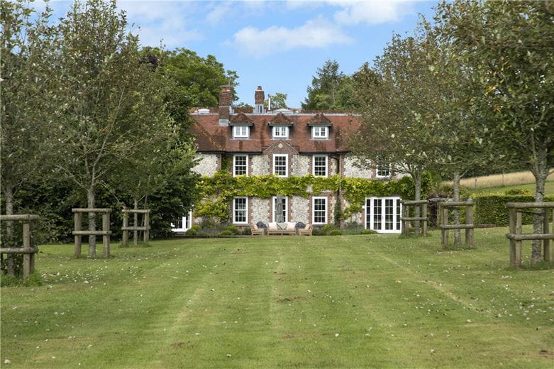 8 bedroom house, Binley, Andover SP11 - Available