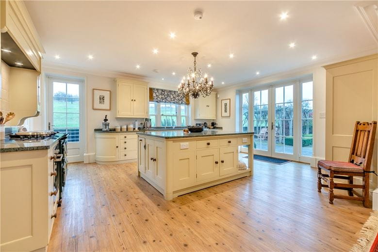 8 bedroom house, Binley, Andover SP11 - Available
