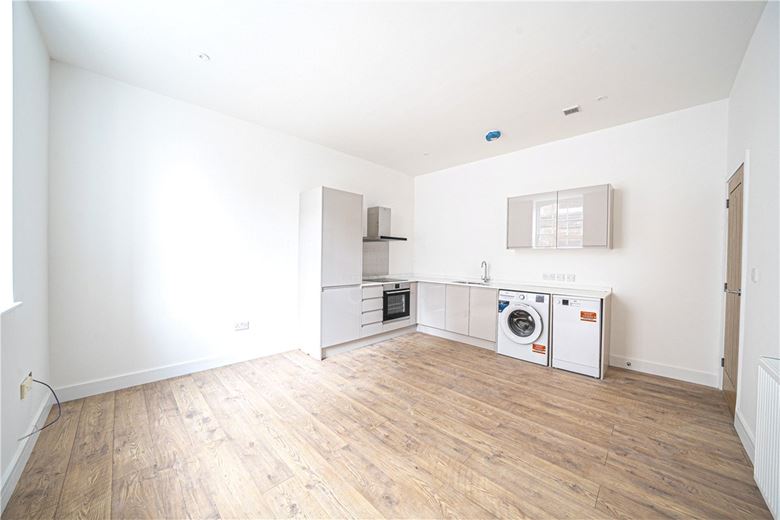 1 bedroom flat, Westgate Chambers, Staple Gardens SO23 - Available
