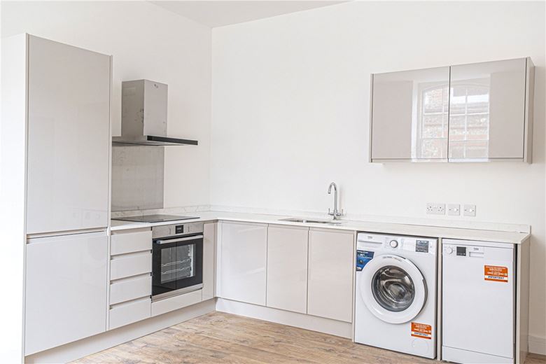 1 bedroom flat, Westgate Chambers, Staple Gardens SO23 - Available