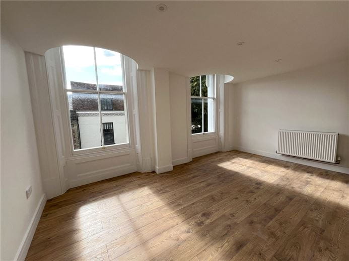 2 bedroom flat, Westgate Chambers, Staple Gardens SO23 - Available