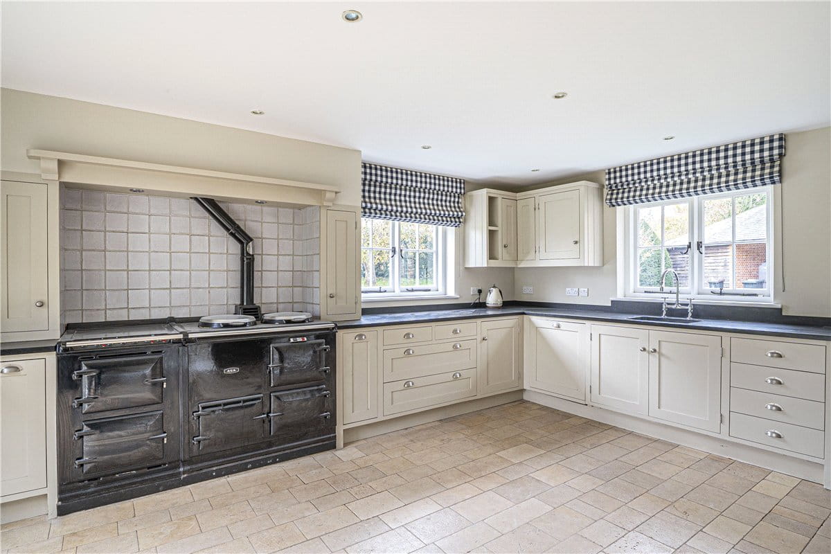 4 bedroom house, North Park Farm, Little Somborne SO20 - Let Agreed