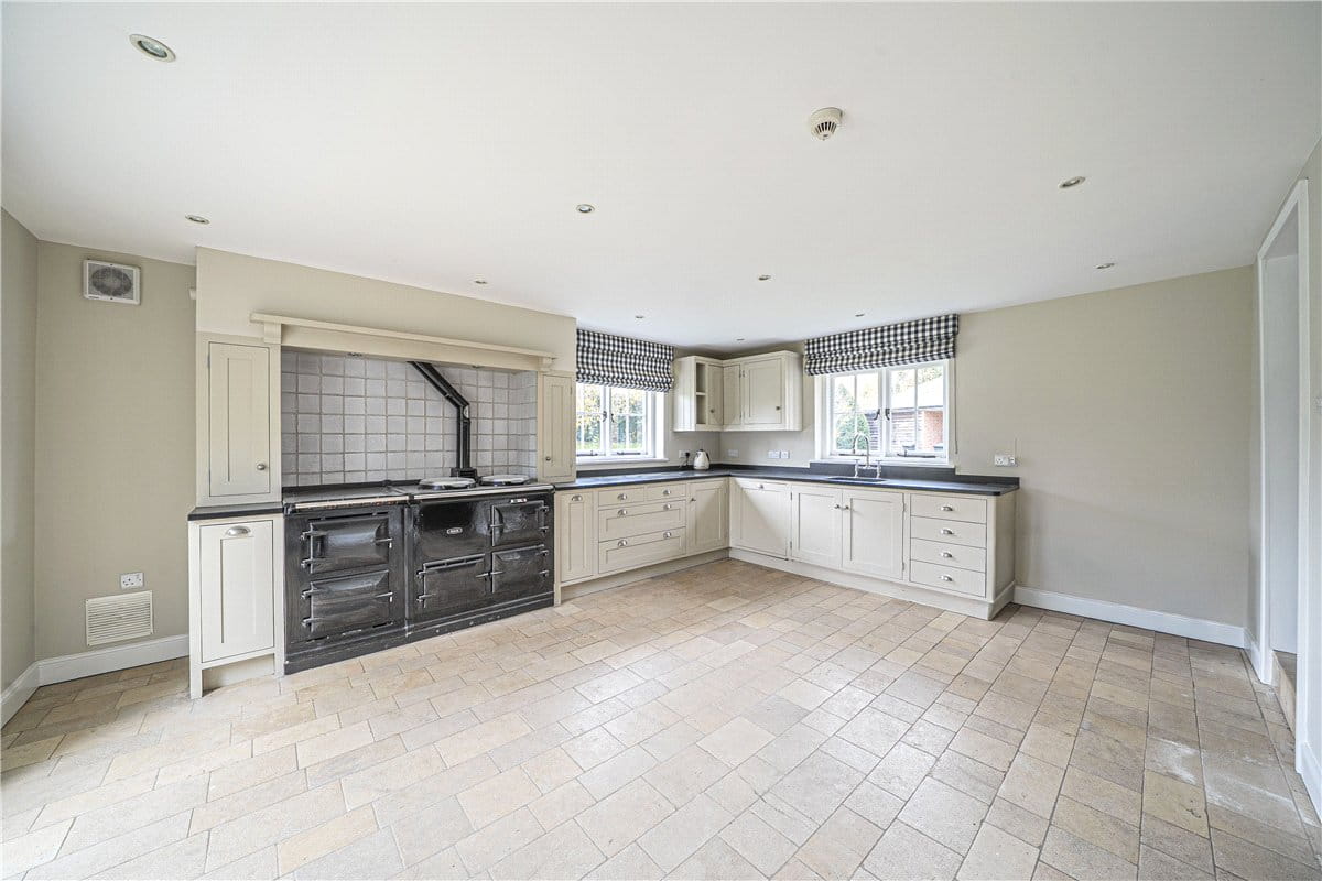 4 bedroom house, North Park Farm, Little Somborne SO20 - Let Agreed