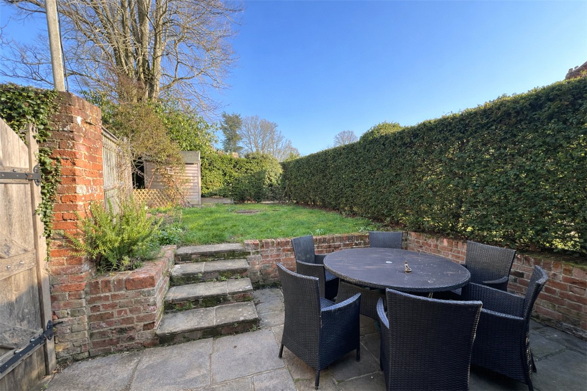 3 bedroom cottage, Rectory Road, Oakley RG23 - Available