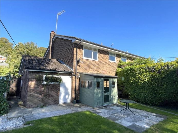 3 bedroom house, The Green, Whitchurch RG28 - Available