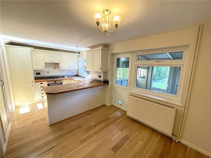 3 bedroom house, The Green, Whitchurch RG28 - Available