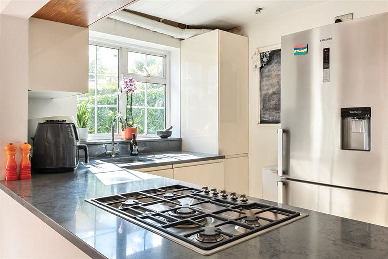 2 bedroom flat, Dawn Gardens, Winchester SO22 - Available