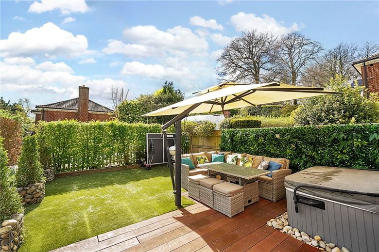 2 bedroom flat, Dawn Gardens, Winchester SO22 - Available