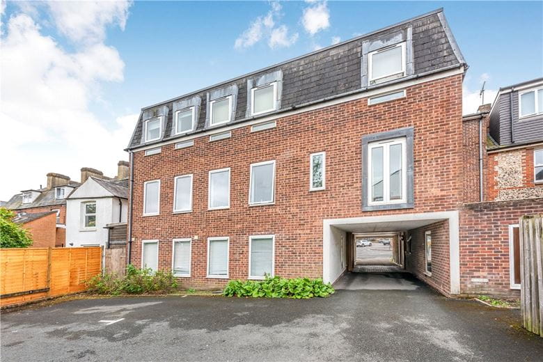 1 bedroom flat, Bosinney Court, Winchester SO22 - Available