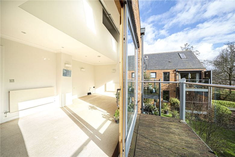 3 bedroom flat, Bereweeke Road, Winchester SO22 - Available