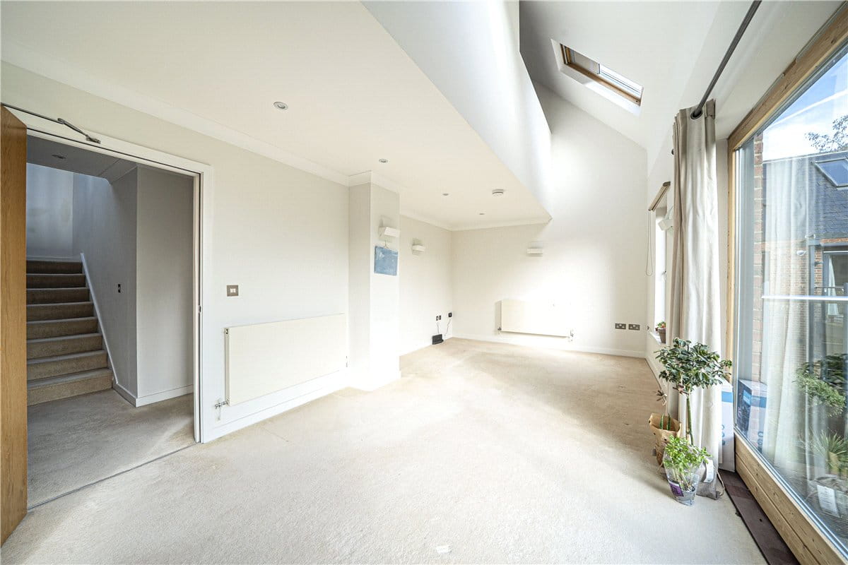 3 bedroom flat, Bereweeke Road, Winchester SO22 - Available
