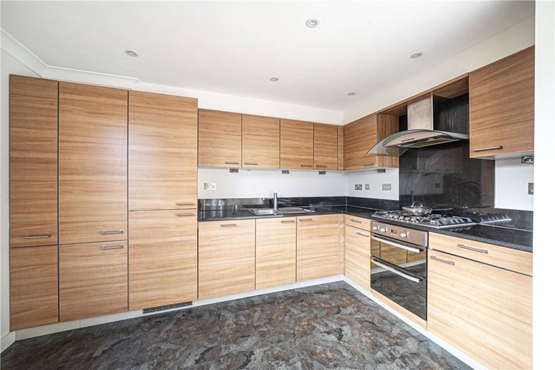 3 bedroom flat, Bereweeke Road, Winchester SO22 - Available