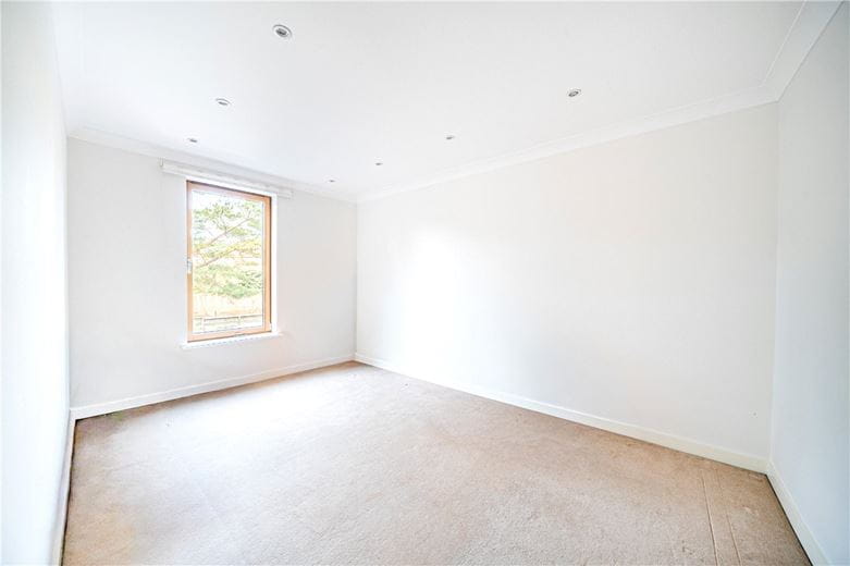 3 bedroom flat, Bereweeke Road, Winchester SO22 - Available