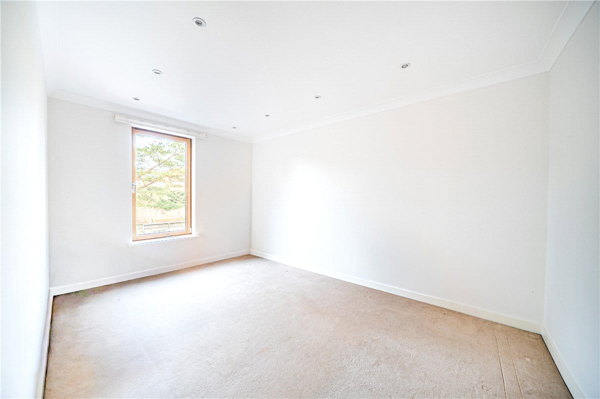 3 bedroom flat, Bereweeke Road, Winchester SO22 - Available