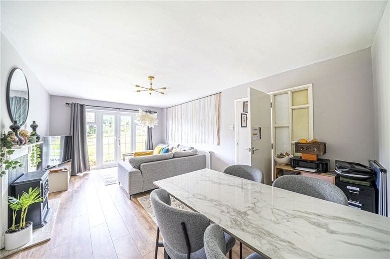 2 bedroom flat, Dawn Gardens, Winchester SO22 - Available