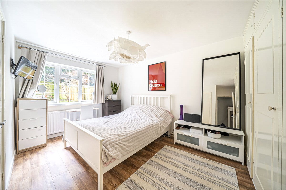 2 bedroom flat, Dawn Gardens, Winchester SO22 - Available