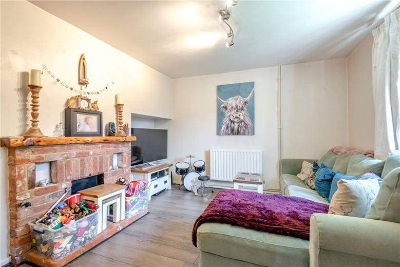 3 bedroom house, Pigeonhouse Cottages, Pigeonhouse Yard SO21 - Available