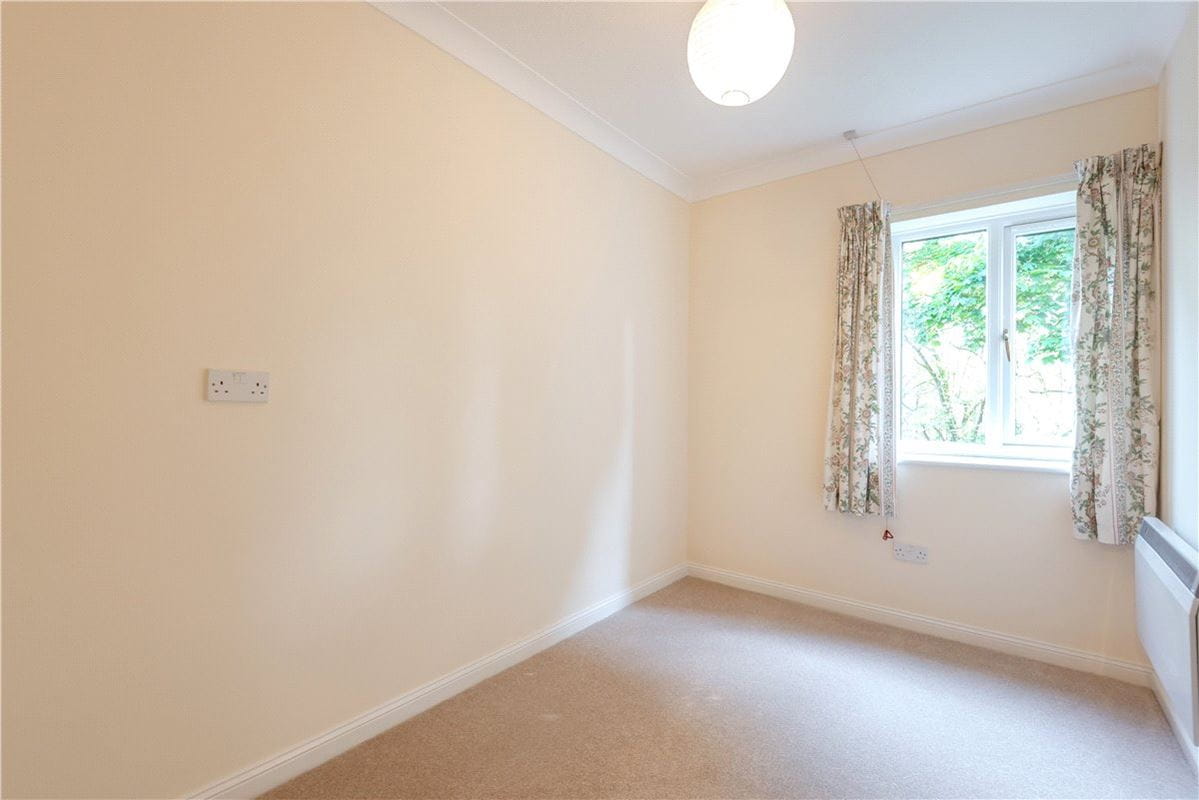 2 bedroom flat, Old Parsonage Court, Otterbourne SO21 - Available