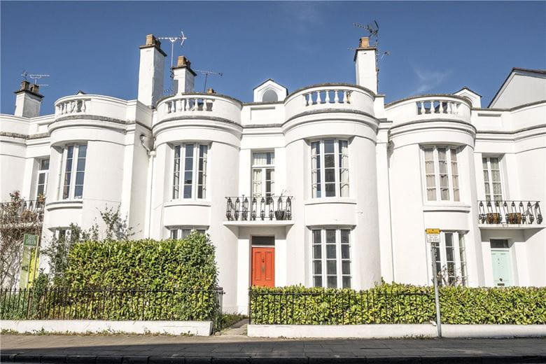 1 bedroom flat, Eastgate Street, Winchester SO23 - Available