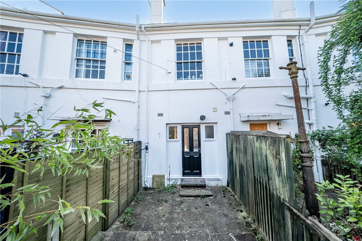 1 bedroom flat, Eastgate Street, Winchester SO23 - Sold STC