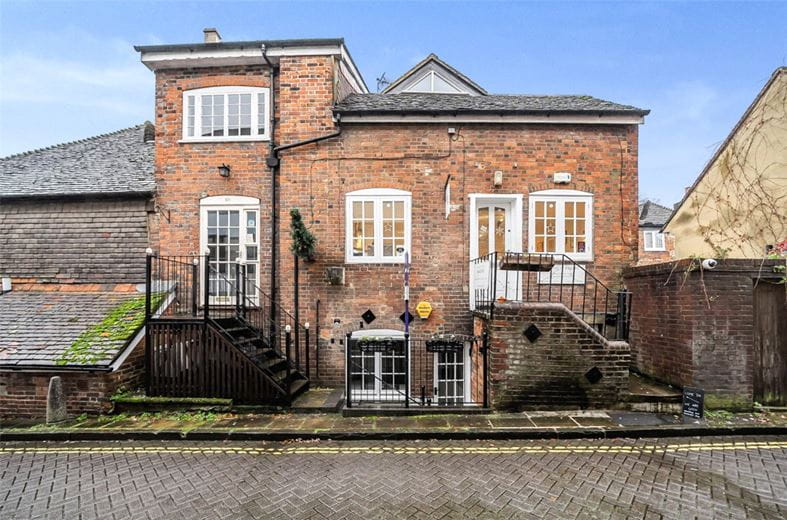 1 bedroom flat, Little Minster Street, Winchester SO23 - Sold STC