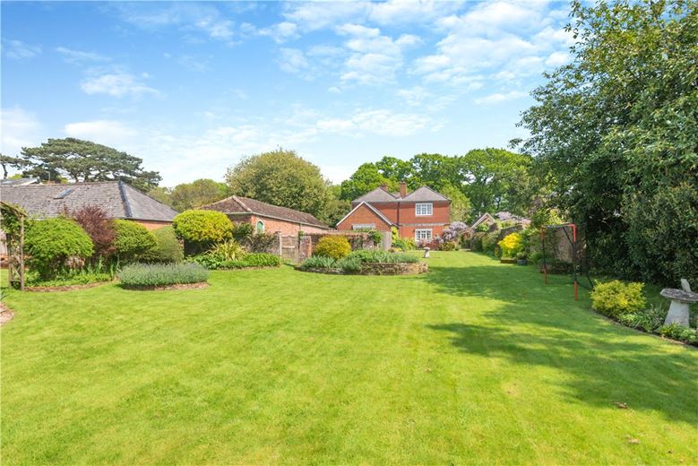 6 bedroom house, Winchester Road, Botley SO32 - Available