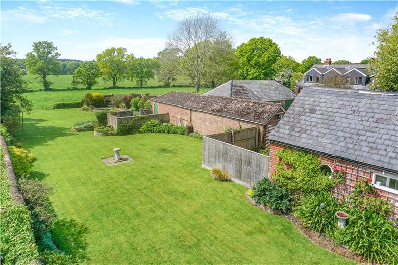 6 bedroom house, Winchester Road, Botley SO32 - Available