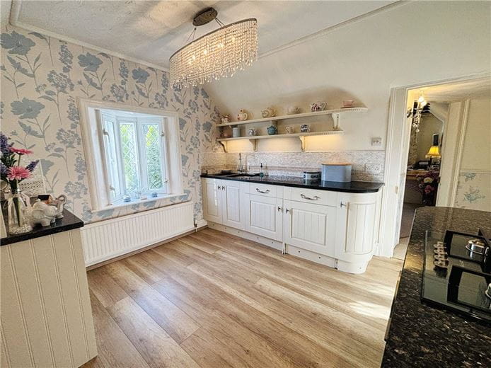 5 bedroom house, Eastcliff Road, Shanklin PO37 - Available