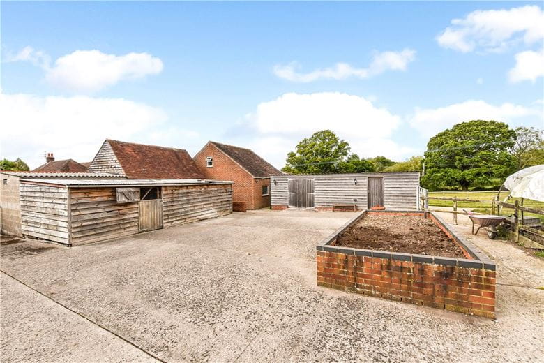 4 bedroom house, Forest Road, Worlds End PO7 - Available