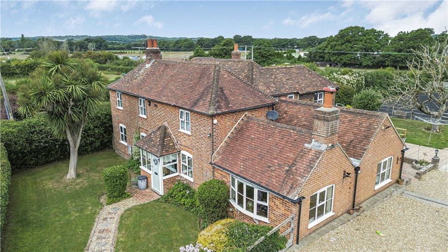 4 bedroom house, Forest Road, Worlds End PO7 - Available