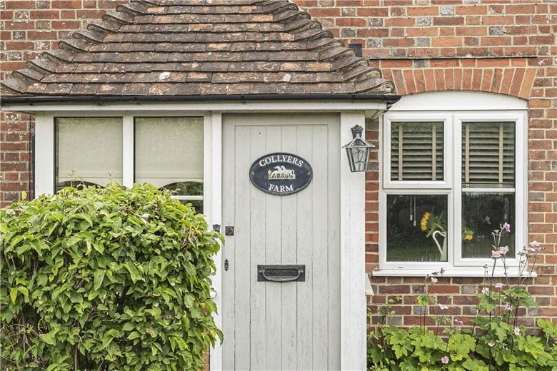 4 bedroom house, Forest Road, Worlds End PO7 - Available