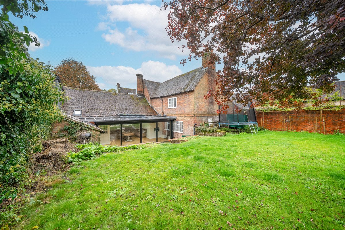 5 bedroom house, East Street, Hambledon PO7 - Available