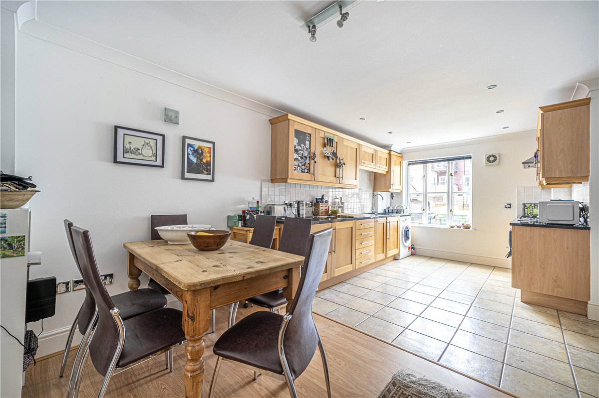 2 bedroom house, Grange Close, Winchester SO23 - Available