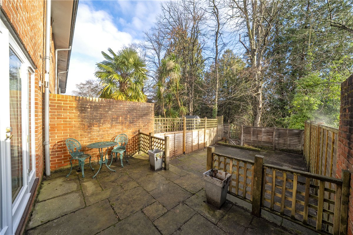 2 bedroom house, Grange Close, Winchester SO23 - Available