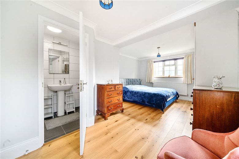 3 bedroom house, East Street, Hambledon PO7 - Sold STC