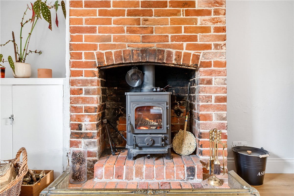 3 bedroom house, East Street, Hambledon PO7 - Sold STC