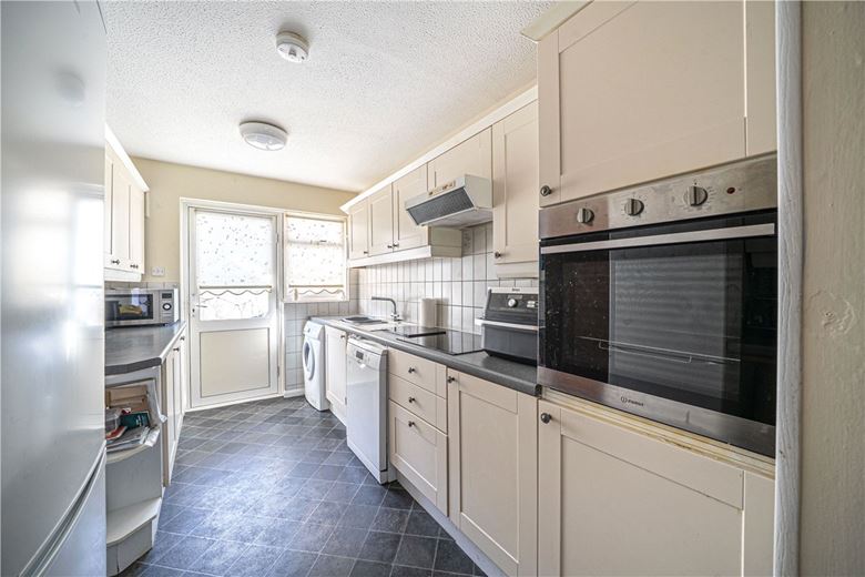 3 bedroom house, Nelson Close, Stockbridge SO20 - Available