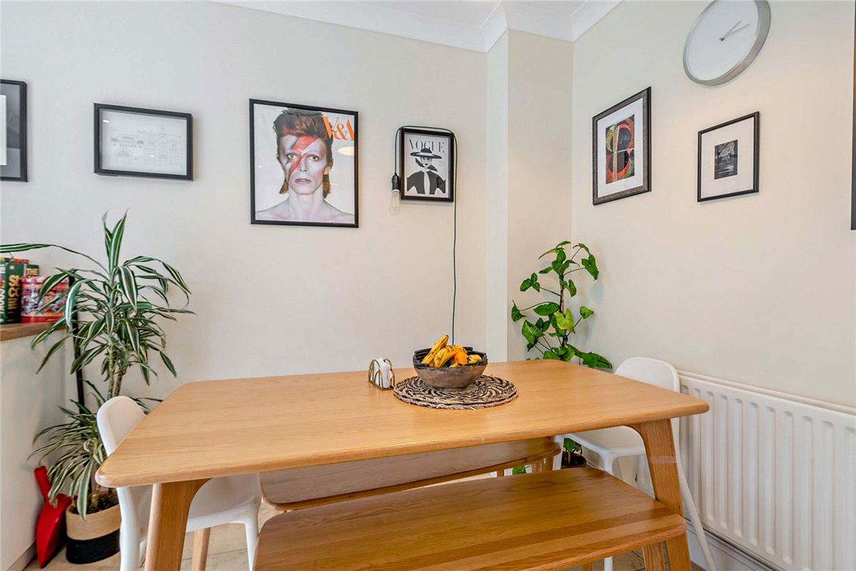 3 bedroom house, Cornes Close, Winchester SO22 - Sold