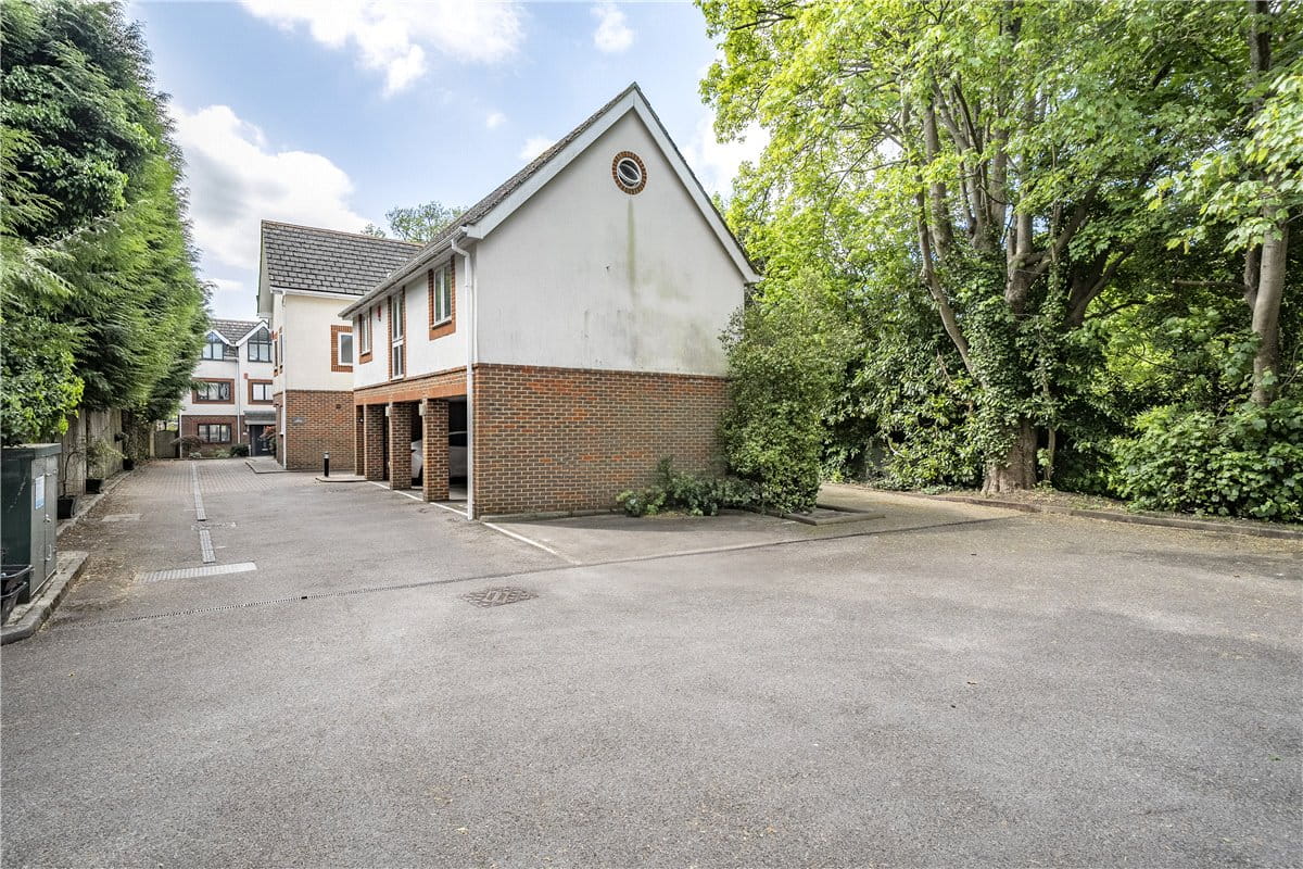 3 bedroom house, Park Road, Winchester SO23 - Available