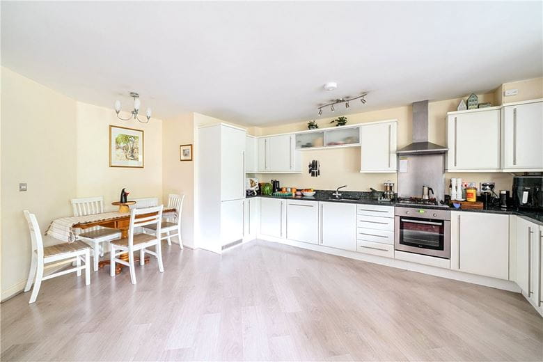 2 bedroom flat, Winton Close, Winchester SO22 - Available