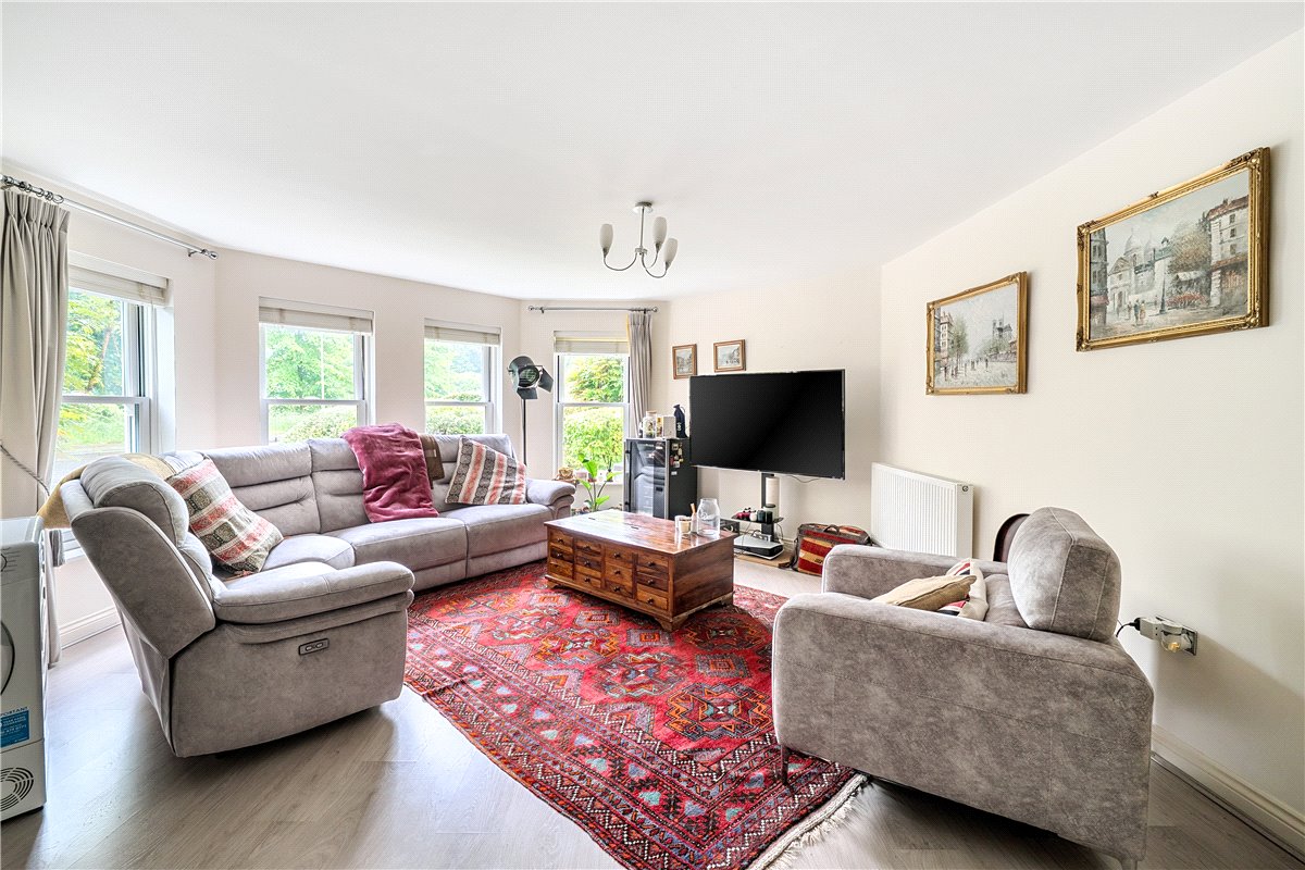 2 bedroom flat, Winton Close, Winchester SO22 - Sold STC