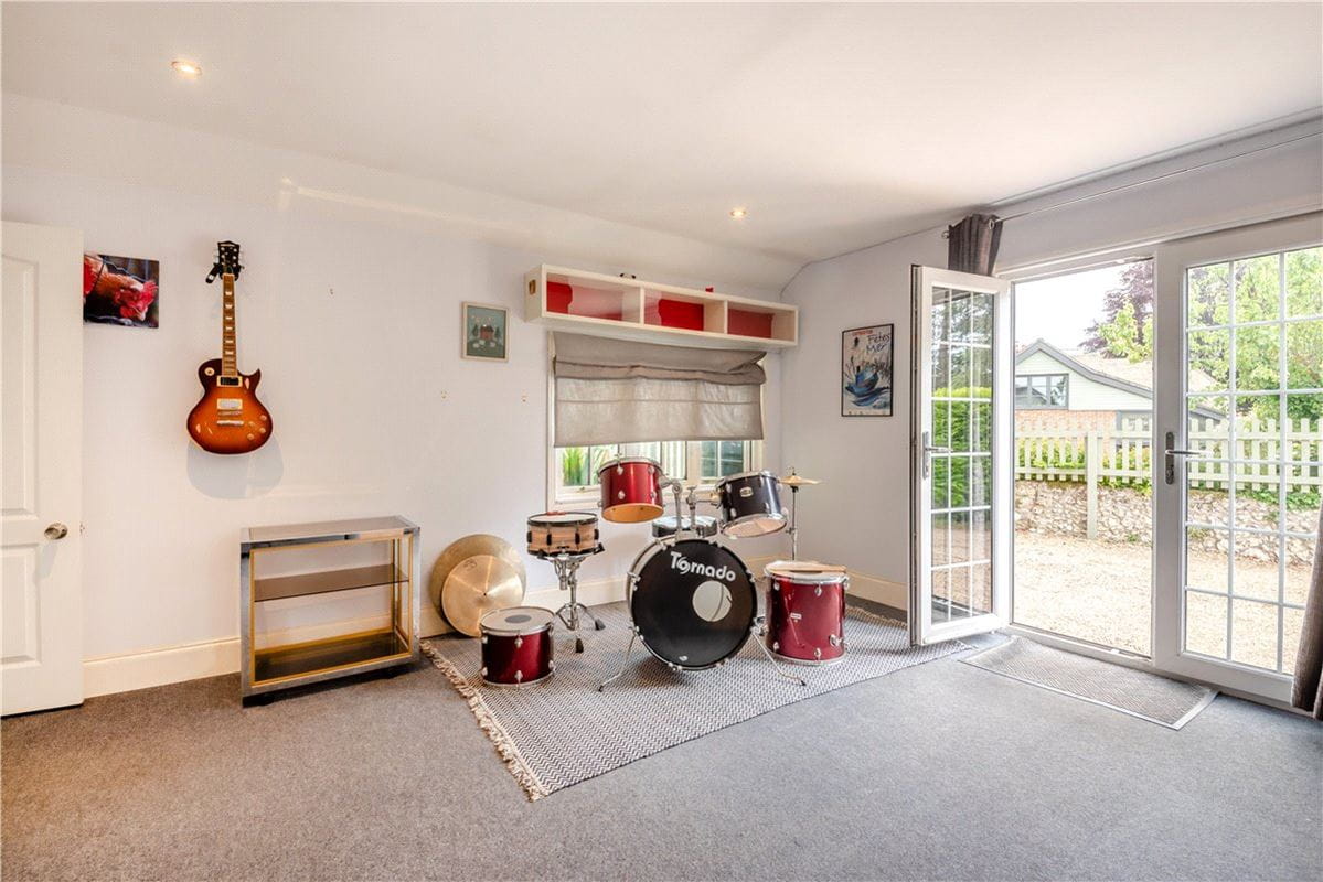 4 bedroom house, Main Road, Owslebury SO21 - Sold STC