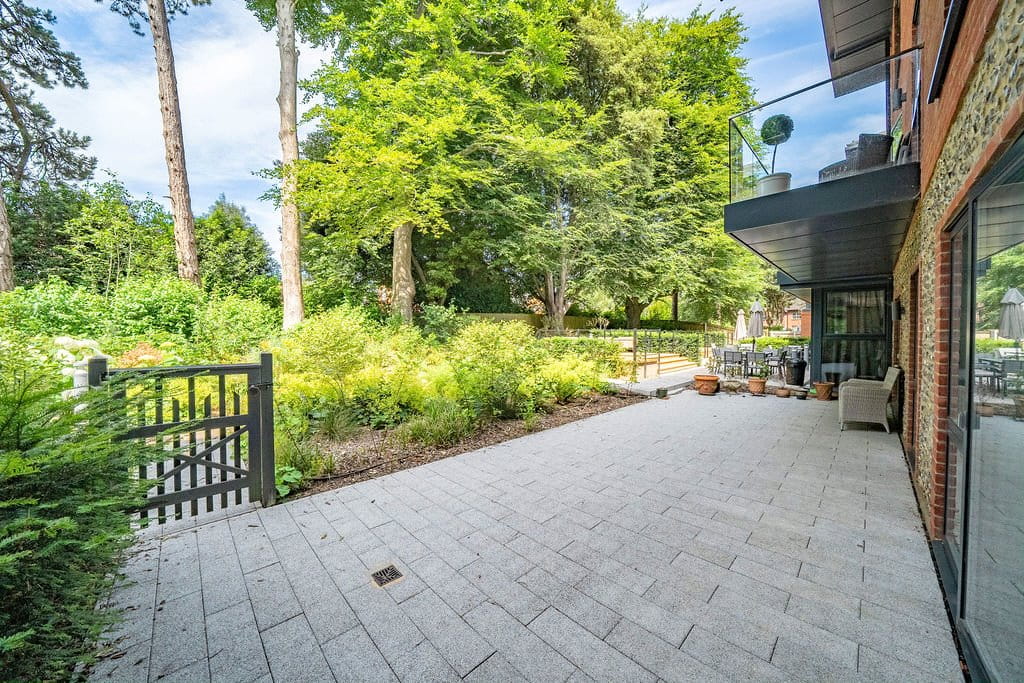 2 bedroom flat, Holts Court, Sarum Road SO22 - Sold STC