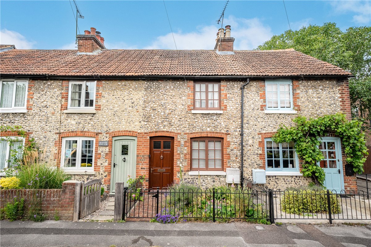 2 bedroom house, Hyde Close, Winchester SO23 - Sold STC