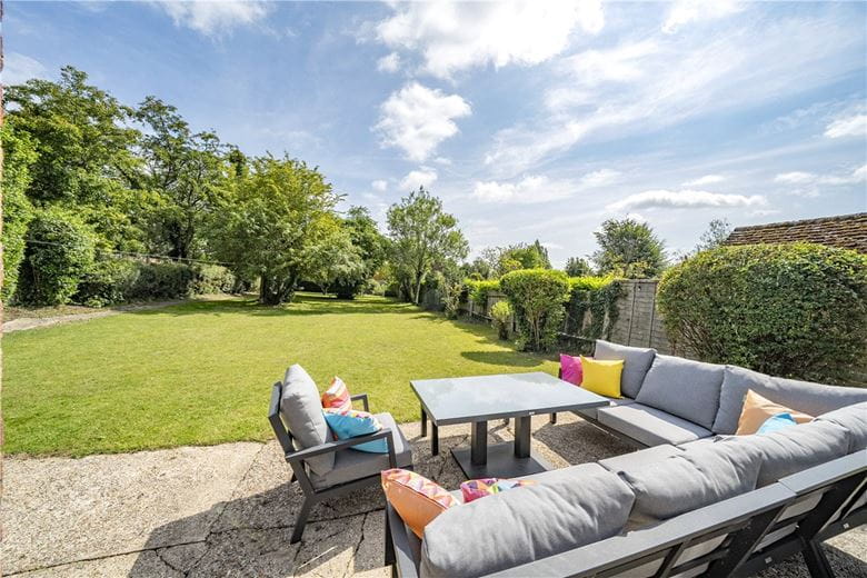 3 bedroom house, Burnett Close, Winchester SO22 - Available