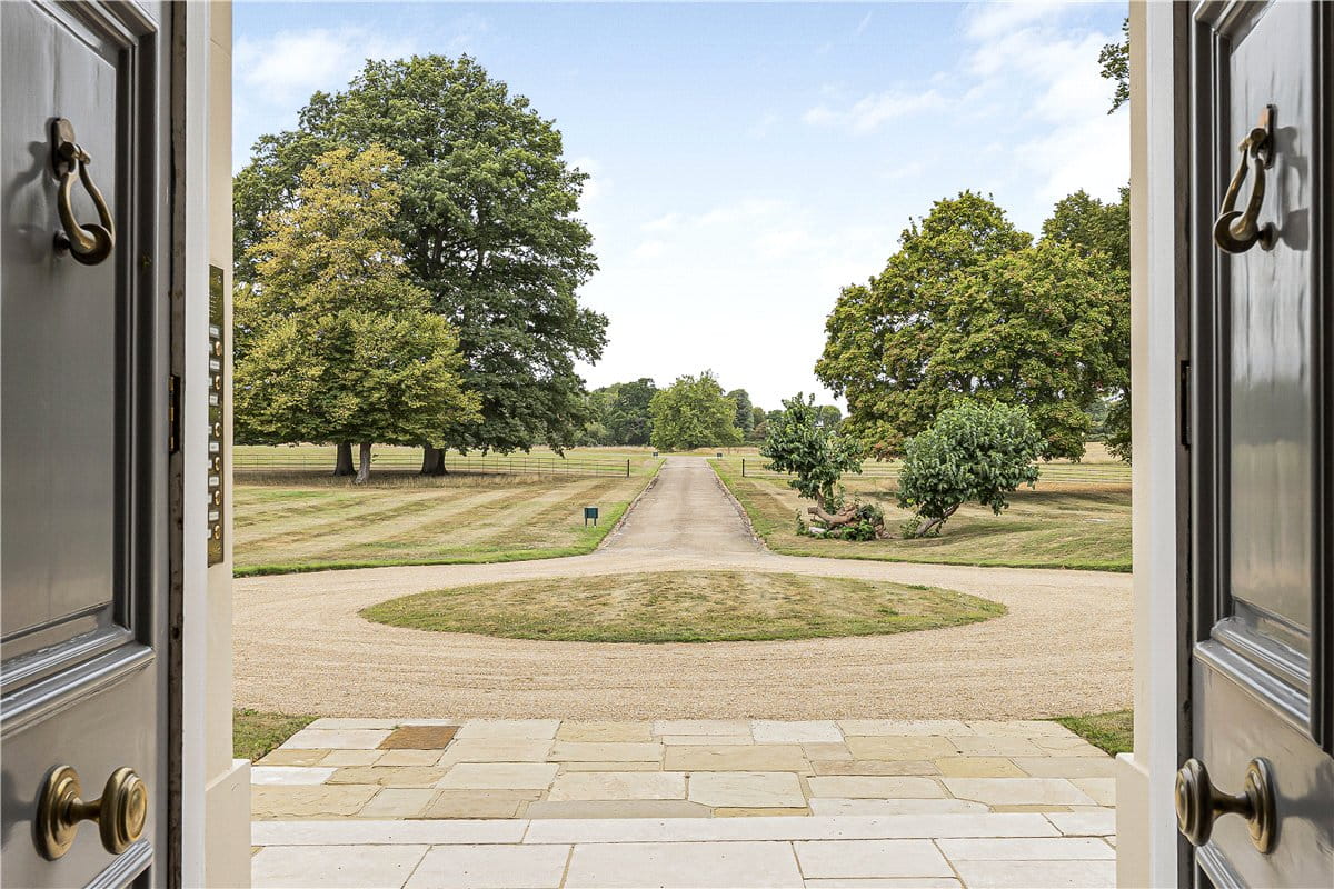 3 bedroom flat, Burton Park, Duncton GU28 - Available