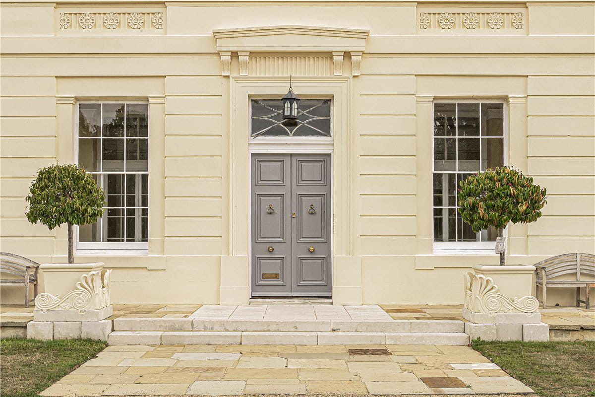 3 bedroom flat, Burton Park, Duncton GU28 - Available