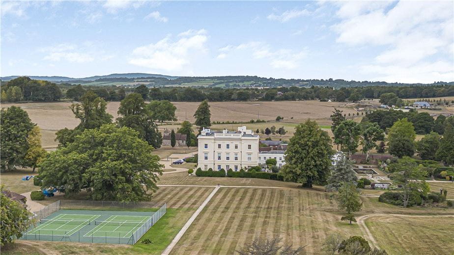 3 bedroom flat, Burton Park, Duncton GU28 - Available