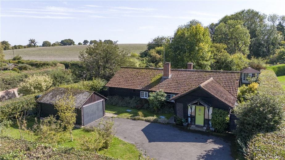 3 bedroom bungalow, Paddock Field, Chilbolton SO20 - Available