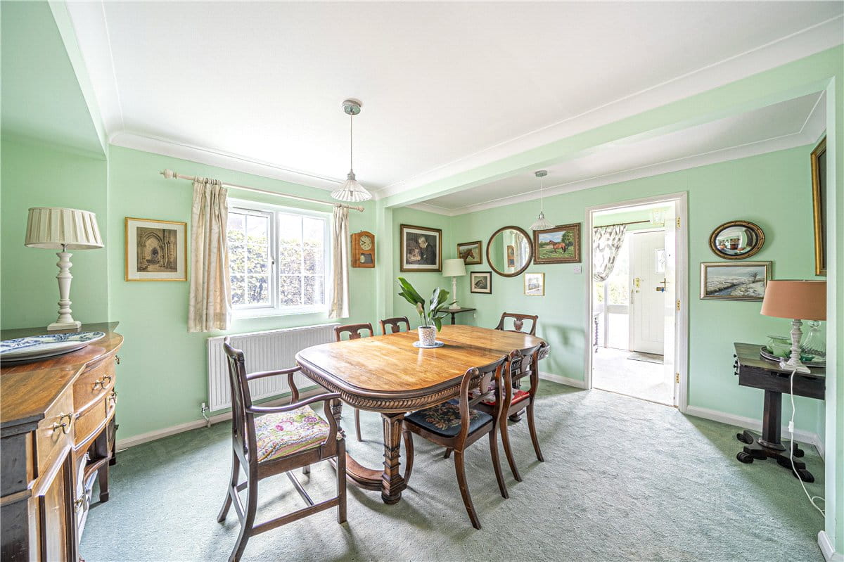 3 bedroom bungalow, Paddock Field, Chilbolton SO20 - Available